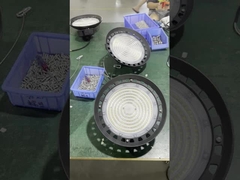 দীর্ঘ জীবনকাল সৌর ল্যাম্প ফ্লাডলাইট 100W 200W 300W 400W 500W স্মার্ট চার্জিং সিস্টেম