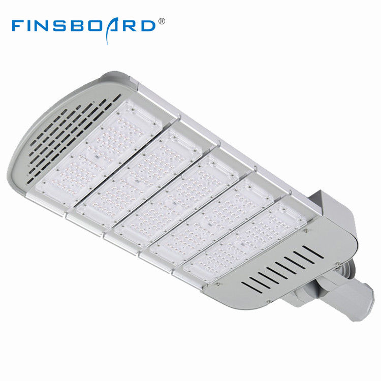 বহিরঙ্গন আলোর জন্য IP65 জলরোধী রেটিং এবং SMD3030 LED সহ 50W পোল-মাউন্টেড সোলার স্ট্রিট লাইট