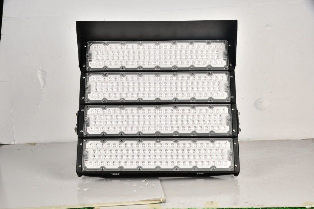 আইপি65 জলরোধী এলইডি উচ্চ মাস্ট লাইট, 50,000 ঘন্টা জীবনকাল এবং স্টেডিয়ামগুলির জন্য নিয়মিতযোগ্য বীম অ্যাঙ্গেল সহ